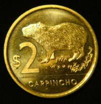 2 песо 2011 год Уругвай Капибара